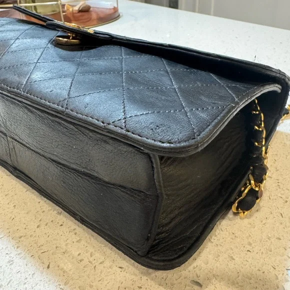 🛑 SOLD 🛑 Chanel Vintage Black Quilted Flap Shoulder Bag – Gold Chain Strap - Picture 15 of 17
